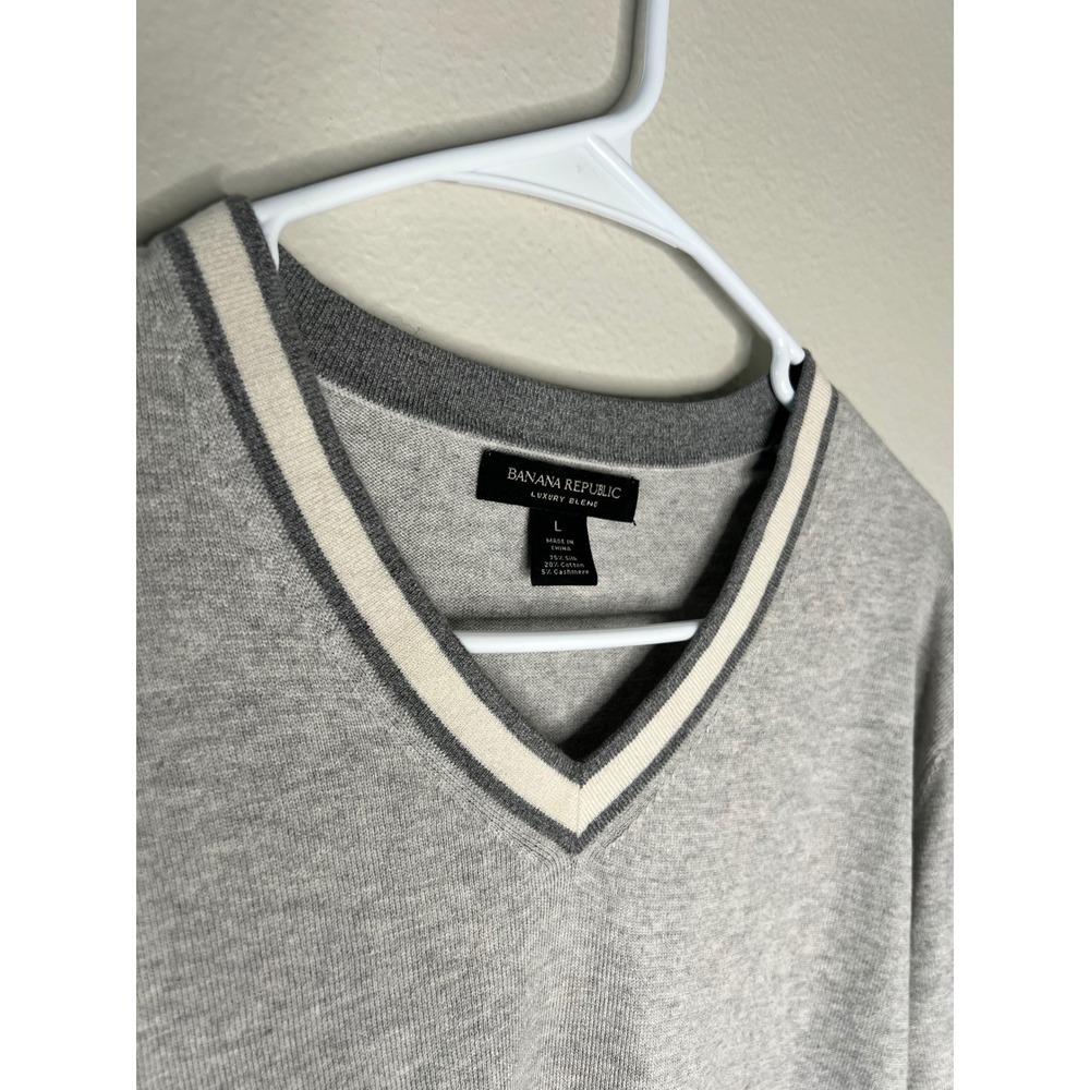 Banana Republic Mens Luxury Blend V Neck Sweater Light Gray Size L - Picture 4 of 6